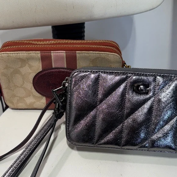 Silver Quilted Wristlet - Picture 1 of 1